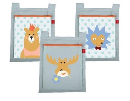 83-90190 FLEXA Set van 3 opbergzakken Forest. Om aan de uitvalbeveiliging en/of hoofd-/voeteinde vast te maken. Kleur blauw, oranje, turkoois en wit. Wasbaar.