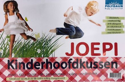 Joepi Hoofdkussen. Dit zachte hoofdkussen is speciaal voor kinderen en mensen die houden van een wat lager en zachter hoofdkussen. Met de navulling kan het volume van het hoofdkussen zelf bepaald worden. MAAT: 60 x 70 cm.